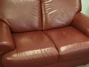 lot 5B image: Chateau DAx - Luxury Italian Leather Loveseat - Red