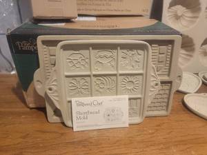 lot 78 image: Pampered Chef Baking Accessories Collection - (12)