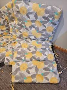 lot 107 image: Hampton Bay Patio Seat Cushion Set - 21 x 44 - (4)