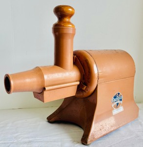 lot 22 image: Vintage The Champion Juicer Heavy Duty WR Laboratories