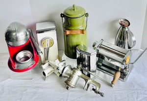 lot 23 image: Amazing Vintage Kitchen Decor