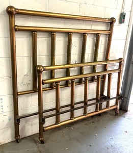 lot 11 image: Beautiful Vintage Brass Queen Bed Frame