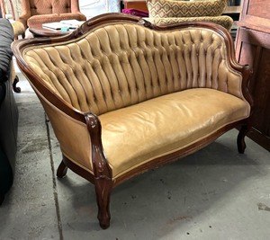 lot 13 image: Lovely Vintage Victorian Walnut Sofa  Couch