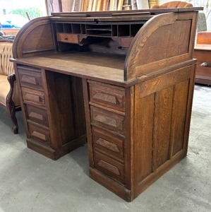lot 14 image: Vintage Wood Roll Top Desk