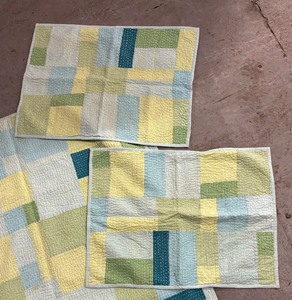 lot 57 image: Pottery Barn Teen Quilt with Two Pillow Shams