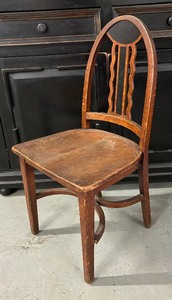 lot 59 image: Charming Vintage Wood Chair