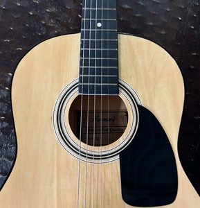 lot 69 image: Harmony 01542 Guitar