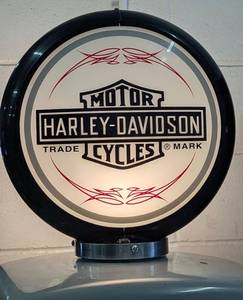 lot 1 image: Harley Davidson Light Up Gas Pump