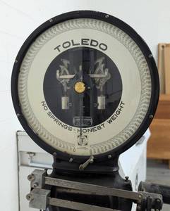 lot 5 image: Vintage Toledo Industrial Scale