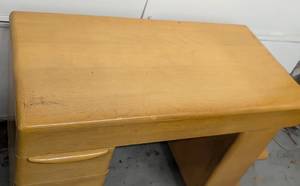 lot 4 image: Mid Century Modern Heywood Wakefield Vintage Writing Desk