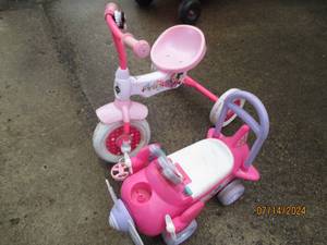 lot 10 image: Pair of Pink childtoddler foot ope...