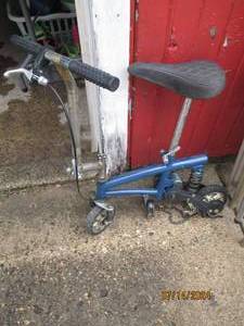 lot 28 image: Micro Mini Clown stunt bike...