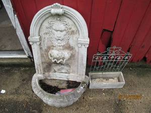 lot 30 image: Ornate Outdoor wall hanging fountai...