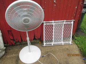 lot 31 image: Lasko freestanding oscillating fan ...
