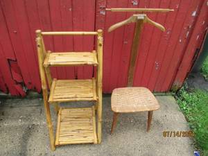 lot 32 image: Bamboo 3-tier folding shelf and Vin...