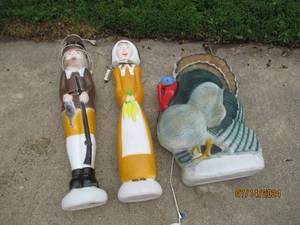 lot 33 image: Pilgrim pair and Thanksgiving Turke...