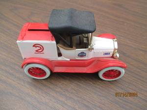 lot 34 image: Ertl Die cast replica car bank with...