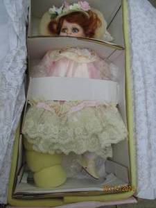 lot 40 image: Welden Museum of Fibe Collectibles ...