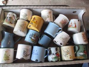 lot 49 image: Flat of assorted Vintage decorative...