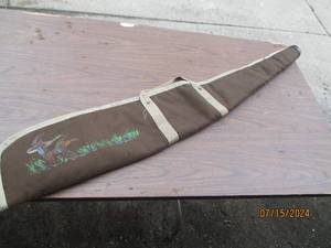 lot 60 image: Vintage soft-sided zip up Rifle cas...