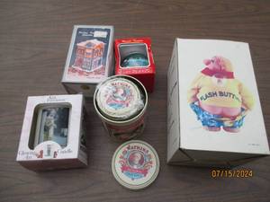 lot 78 image: Assortment of new collectible novel...