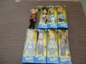 lot 81 image: (8) Sassy Sadie posable fashion dol...