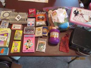 lot 175 image: Vintage 1970s-1980s Topps basebal...