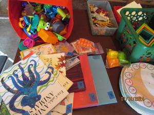 lot 180 image: Childrens Books, mini plastic anim...