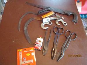 lot 186 image: Vintage hand scythes, linesman plie...