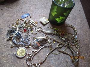lot 209 image: Lot of assorted gold-tone jewelry i...