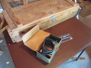 lot 136 image: Vintage Wood Lidded and hinged Ammo...