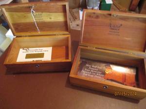 lot 142 image: Lane lockable cedar keepsake boxes...