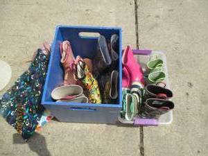 lot 147 image: Lot of assorted childrens size rai...