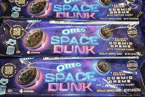 Lot of Oreo Space Dunk Limited Edition Chocolate Sandwich Cookies