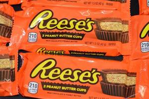 Lot of 12 Reeses Peanut Butter Cups 1.5 oz