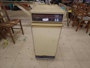 lot 68 image: Kenmore Trash Compactor