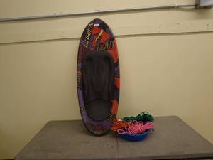 lot 73 image: OBrien Vortex Kneeboard with Tow Ropes