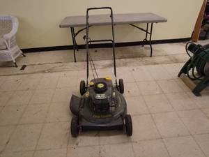 lot 76 image: Craftsman 4.5 HP Gas Push Lawn Mower