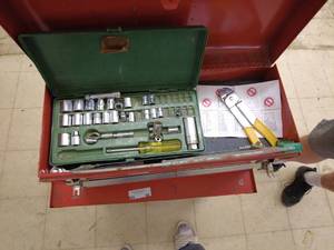 lot 85 image: Craftsman Red Metal Tool Chest with Assorted Tools