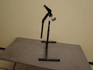 lot 19 image: Heavy-Duty Adjustable Jack Stand