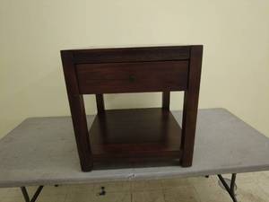 lot 38 image: Solid Wood Dark Finish End Table with Drawer