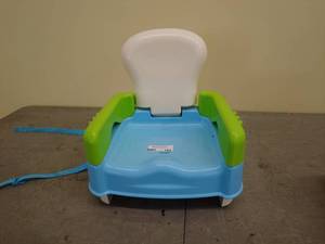 lot 103 image: Kids Booster Seat with Adjustable Straps