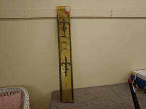 lot 113 image: Decorative Metal Wall Hooks with Fleur-de-Lis Design
