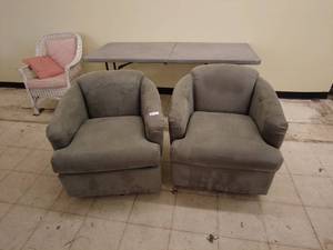 lot 118 image: Pair of Gray Upholstered Armchairs