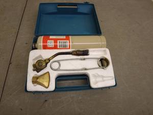 lot 128 image: Propane Torch Kit with Brass Regulator and Accessories