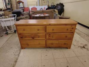 lot 151 image: Wooden 6-Drawer Dresser