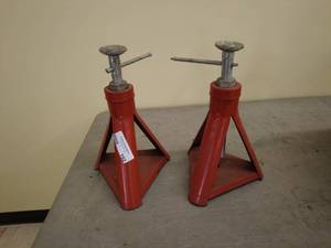 lot 152 image: Pair of Heavy-Duty Adjustable Jack Stands