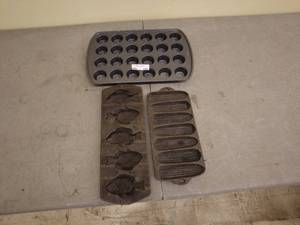 lot 226 image: Lot of Cast Iron Baking Molds and Mini Muffin Pan