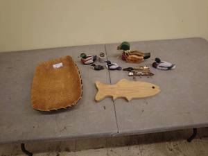 lot 227 image: Lot of Handmade Wooden Bird Decorations and Basket