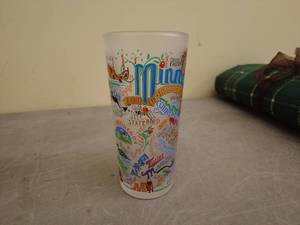 lot 262 image: Set of 4 Minnesota Souvenir Frosted Glass Tumblers